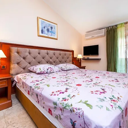 Luna Tsuki Six Aparthotel Rovigno